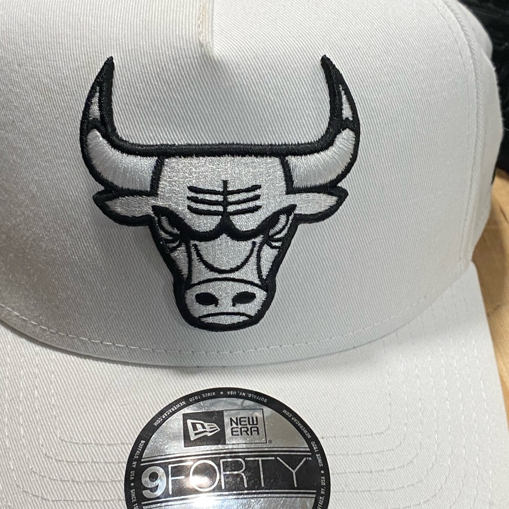 Chicago bulls snap backs